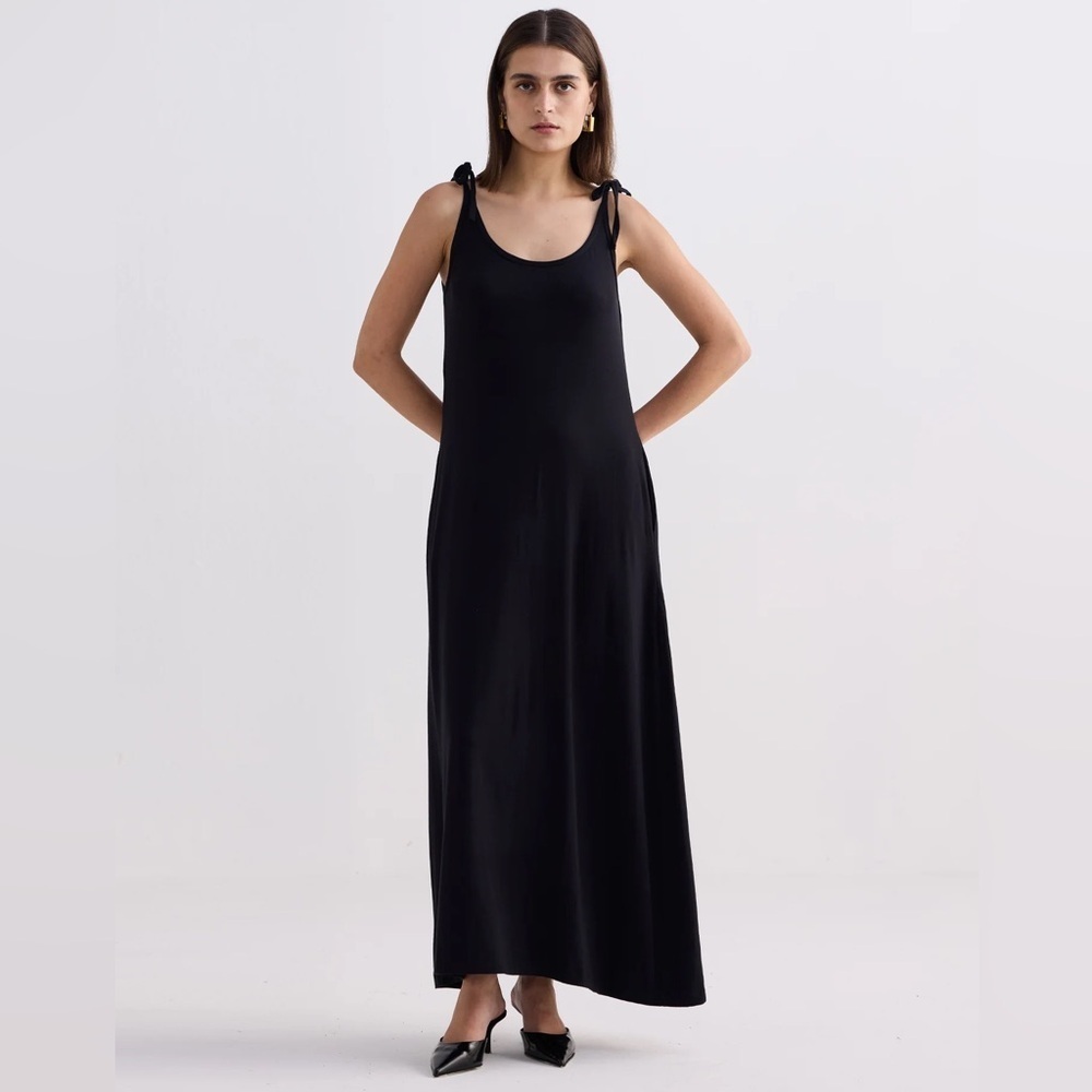REISTOR Tie-Detail Maxi Dress Black Slits Tank Soft Casual Designer S Vacation
